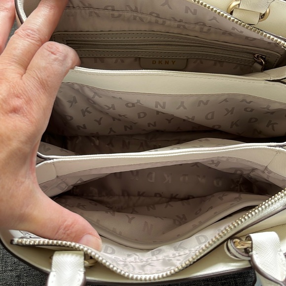 DKNY cream colored leather handbag purse - Picture 3 of 4